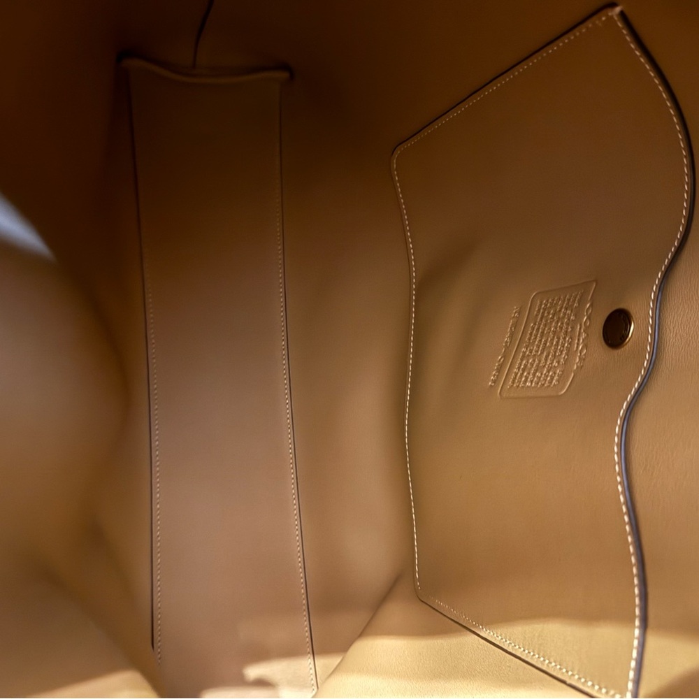 Coach Brooklyn 39 in suede sand and brass - Picture 9 of 12